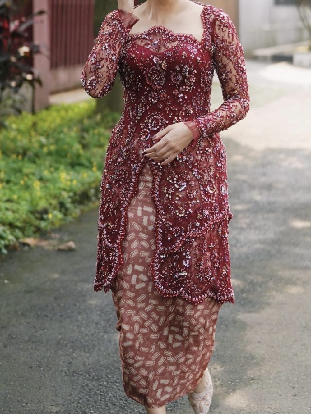 Maroon kebaya by Ronauli Liu