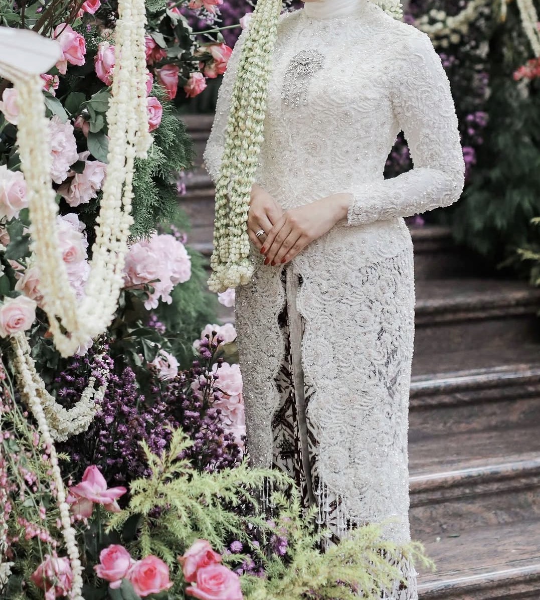 White Kebaya by Kirtas Official