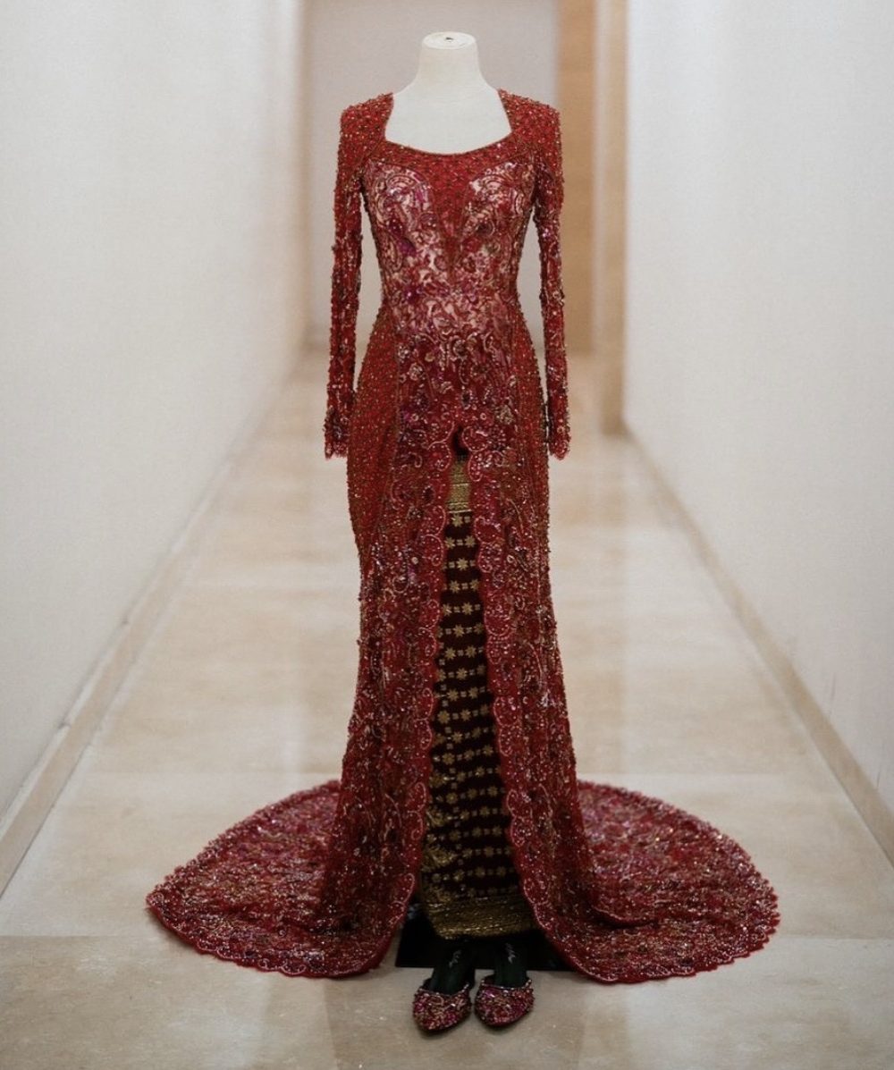 Floor Length Red Kebaya by Ronauli Liu
